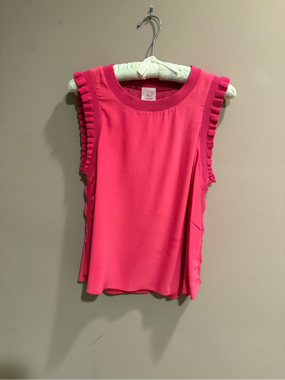Cinq a Sept Silk Sleeveless Blouse In Excellent Condition, Size Large